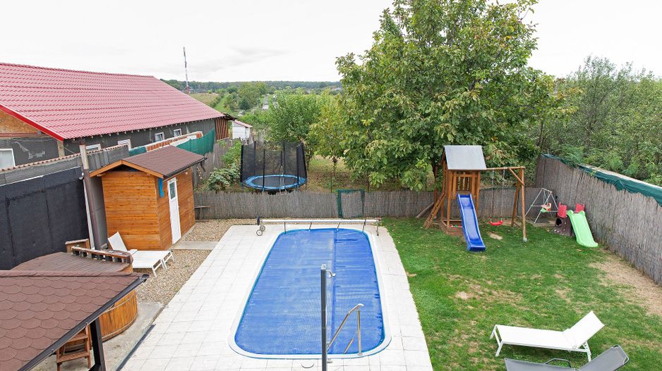 Vilă cu 5 dormitoare, 4 băi, 2 248mp teren, piscină. Preț: 229 000 Eur - Poză 19
