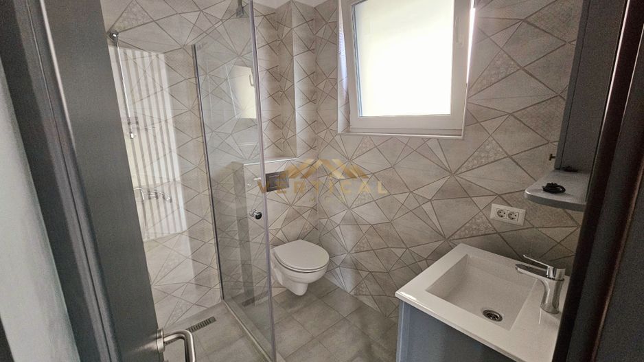 Vila la intrare in comuna Berceni - Poză 11