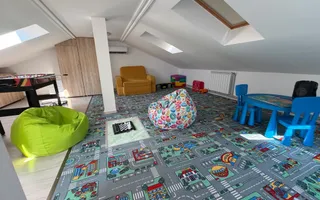 Casa P+1+M cu teren de 650 mp, piscina si curte complet amenajata - Poză 32