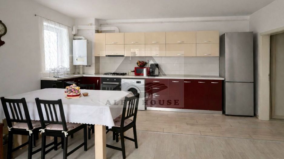 Apartament cu trei camere - locatie TOP , zona CORESI - Poză 2
