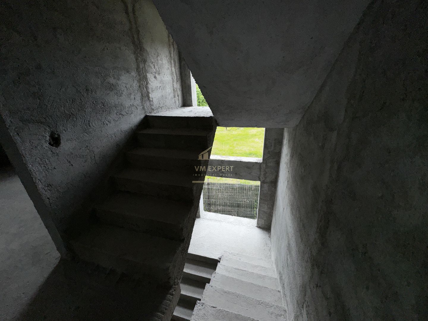 VILA 5 CAMERE, ZONA ULTRA CENTRALA, CAMPULUNG MUSCEL, TEREN 500 MP - Poză 18