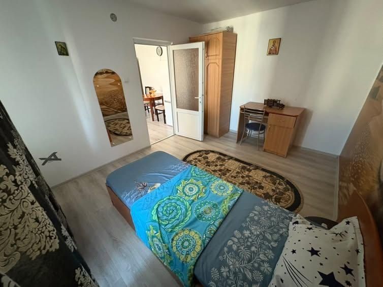 Inchiriez apartament in Micro 19, 2 camere semidecomandat - Poză 4