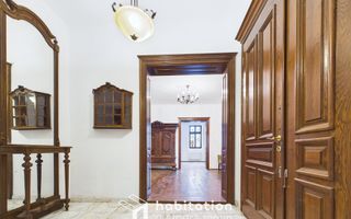 Locuință sau afacere? Casă cu farmec aparte, in Piața Crucii - Poză 23
