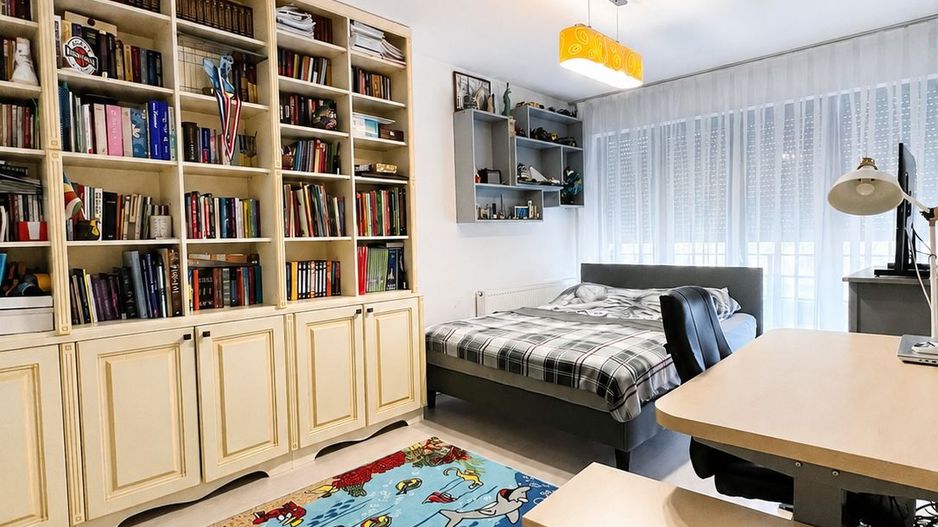 Vila cu 6 camere 4 bai, zona Spitalul Judetean, cu spa, garaj, beci - Poză 10