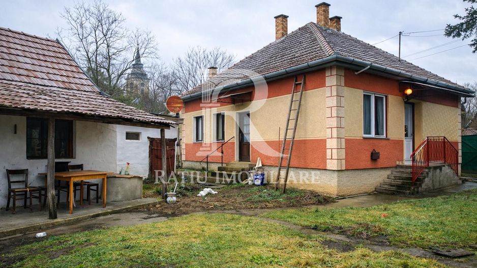 Casă din cărămidă | Teren 2000 mp|Anexe tradiționale | Bojt - Poză 1