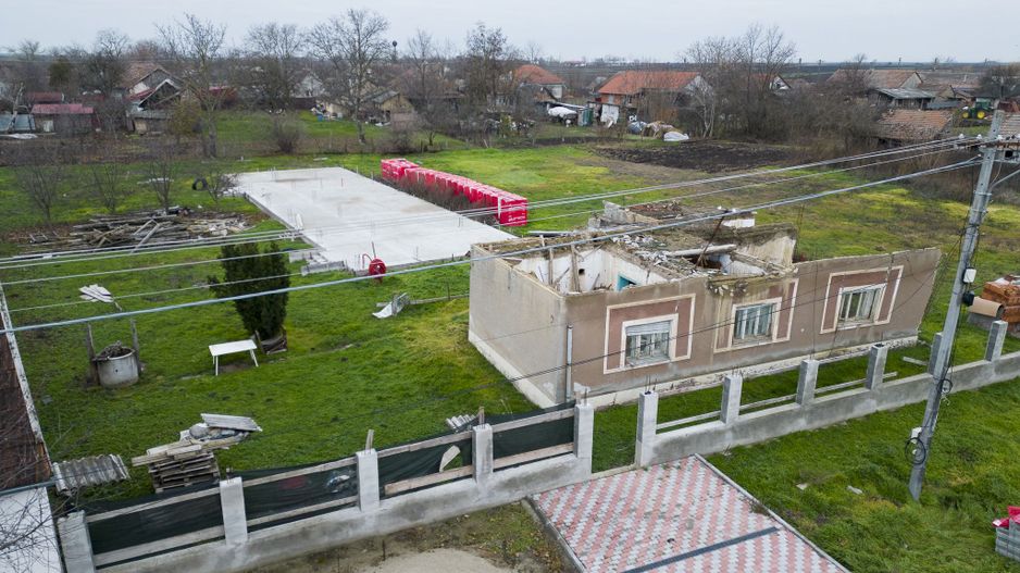 Teren intravilan cu fundatie inceputa si materiale - Poză 5