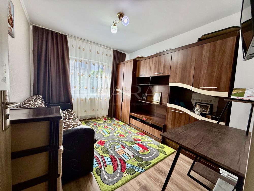 Apartament cu 4 camere, garaj și boxă în zona centrală Florești. - Poză 5