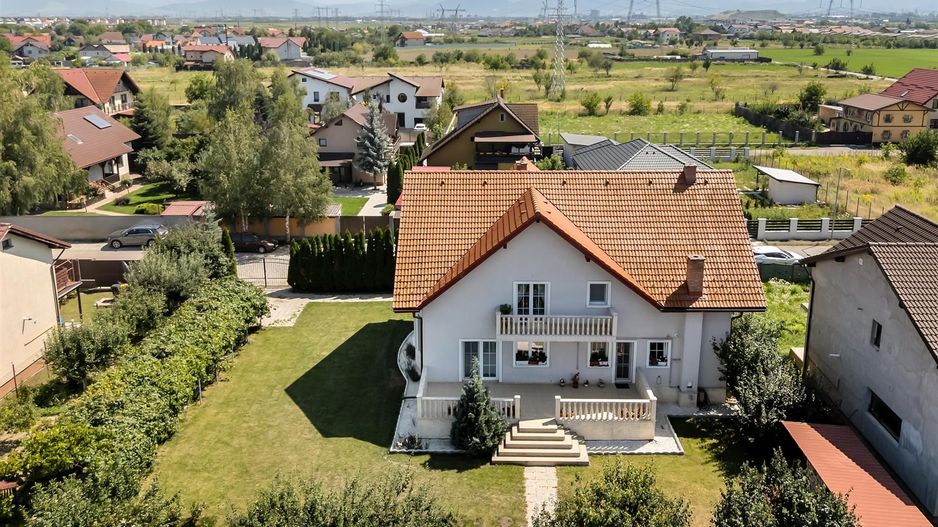 Vila / Casa superba cu 5 camere zona | 1032 mp teren |  Sanpetru Brasov - Poză 3