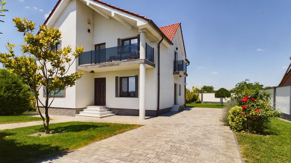 Vilă modernă cu 5 camere în Curtici - Poză 1