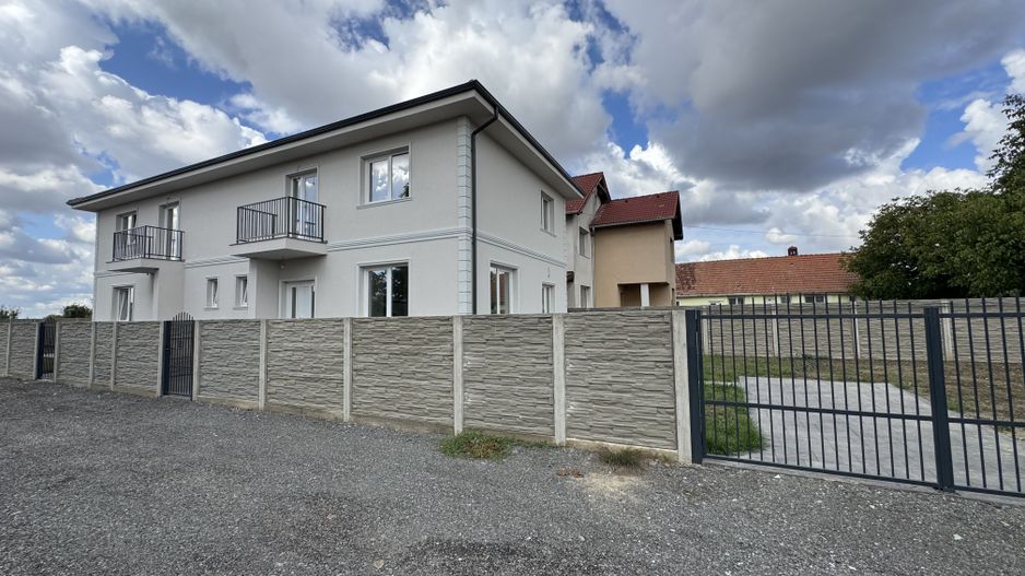 1\2 Duplex Utvin P+E,4Camere,2 Bai,Toate Utilitatile - Poză 3