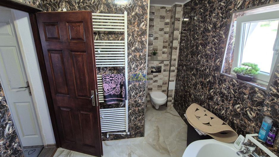 Vand casa 8 camere, 5 bai, 2 garaje, teliucul inferior, teren 1767 mp - Poză 7