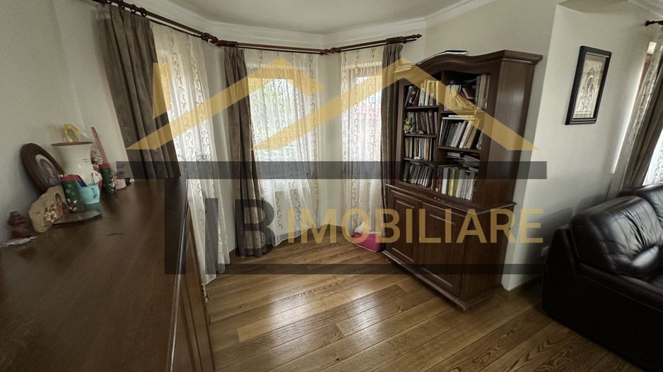 Vila cu 8 camere de vanzare, teren 1580mp, Zona Praid - Poză 26