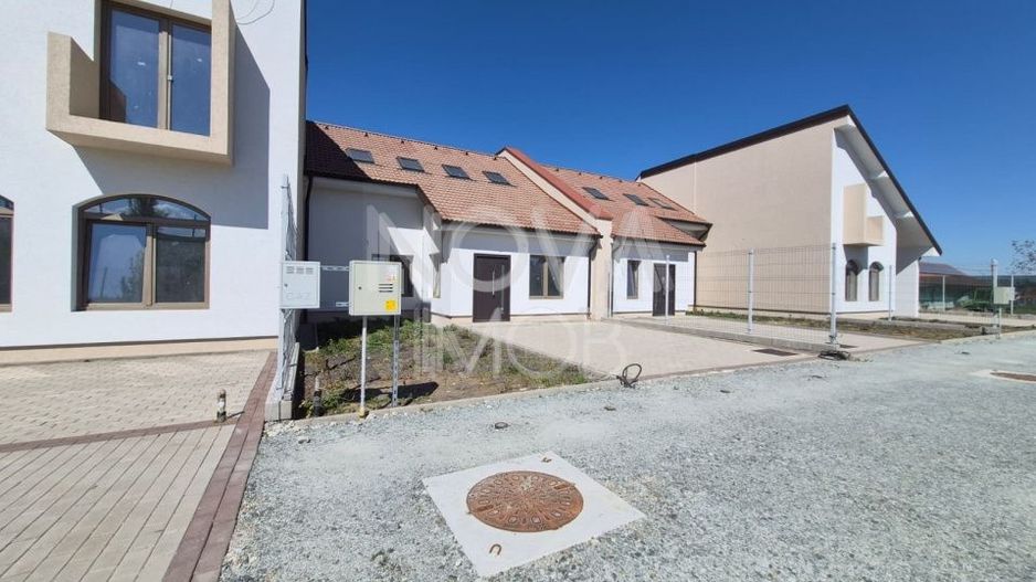 Casa generoasa cu 5 camere, 2 bai, dressing si parcare – Sura Mica - Poză 1