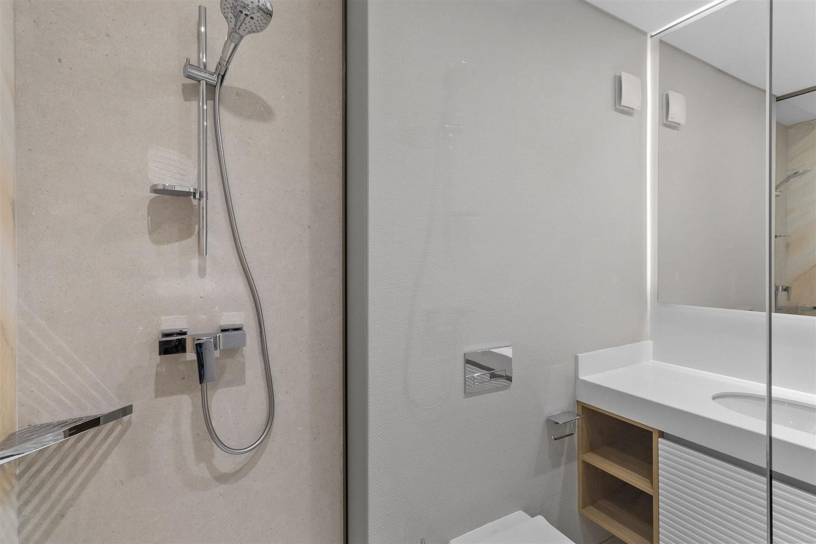 Apartament 25 cam Premium Central | Parcare Subterana si Utilitati incluse - Poză 15