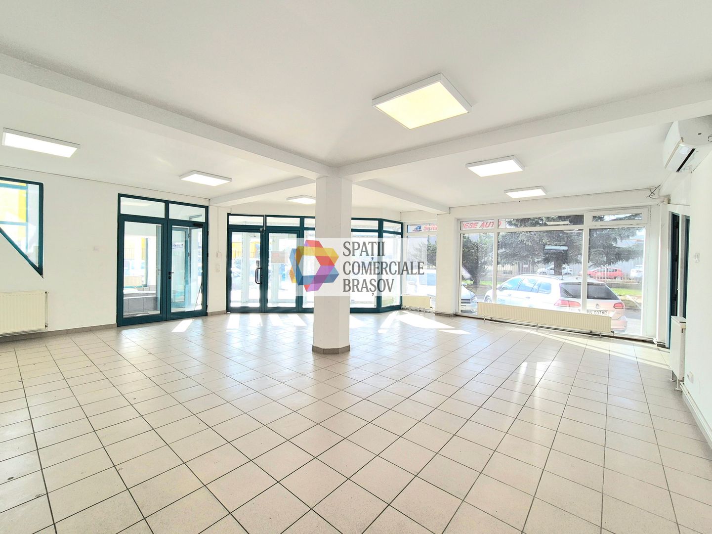 Shoroom cu depozitare Brașov 244 mp - Poză 2