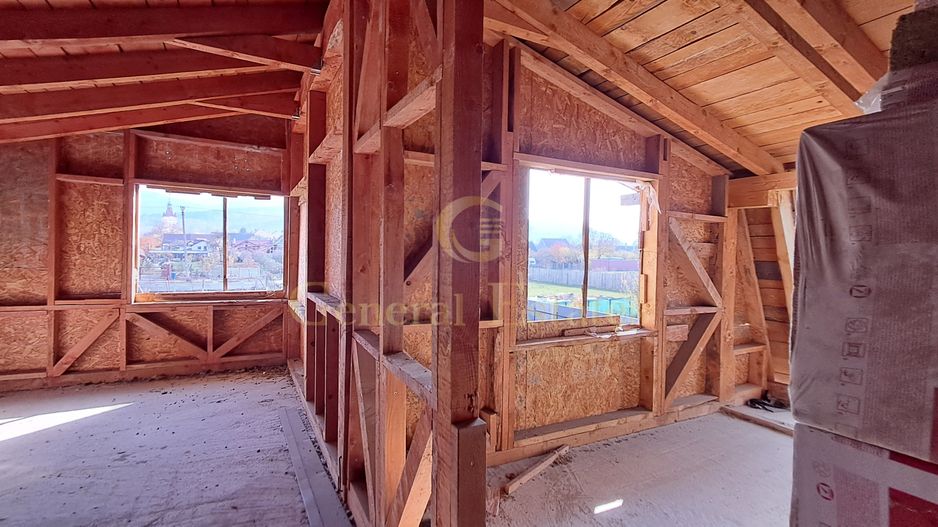 Casa moderna la rosu in Cristian - Poză 7