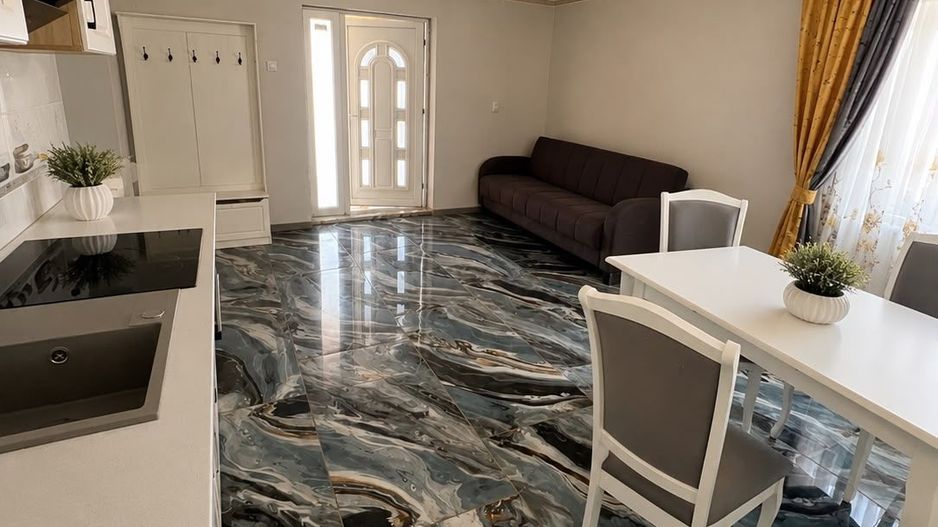 Casa renovata anul trecut  cu 1100 mp de teren in localitatea Les - Poză 5