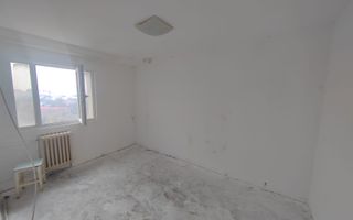 Garsoniera ieftina cu vedere la parc - Poză 3