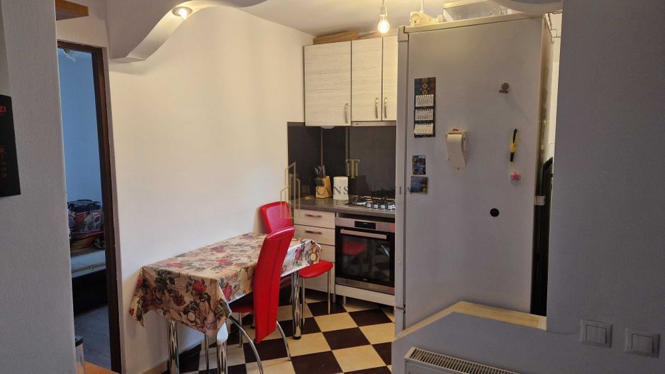 Apartament 3 camere - decomandat, mobilat, etaj 2/4, Cisnadie - Poză 4