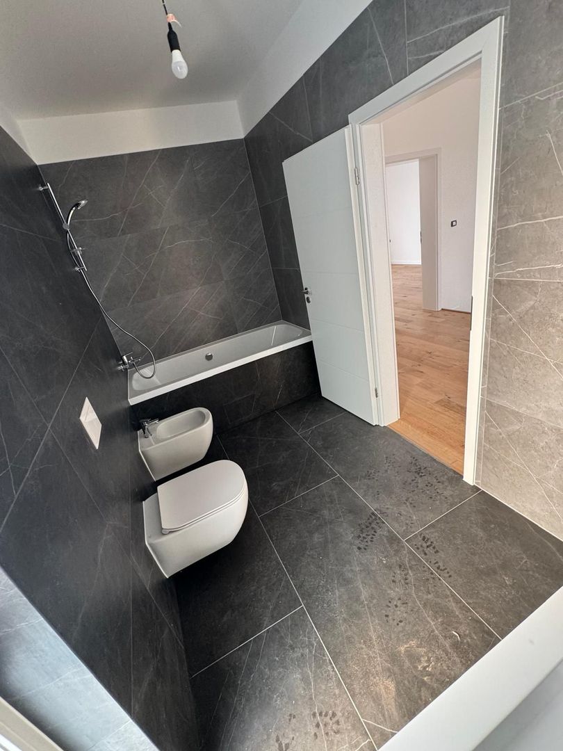 Duplex despărțit prin perete dublu/ Garaj - Poză 19