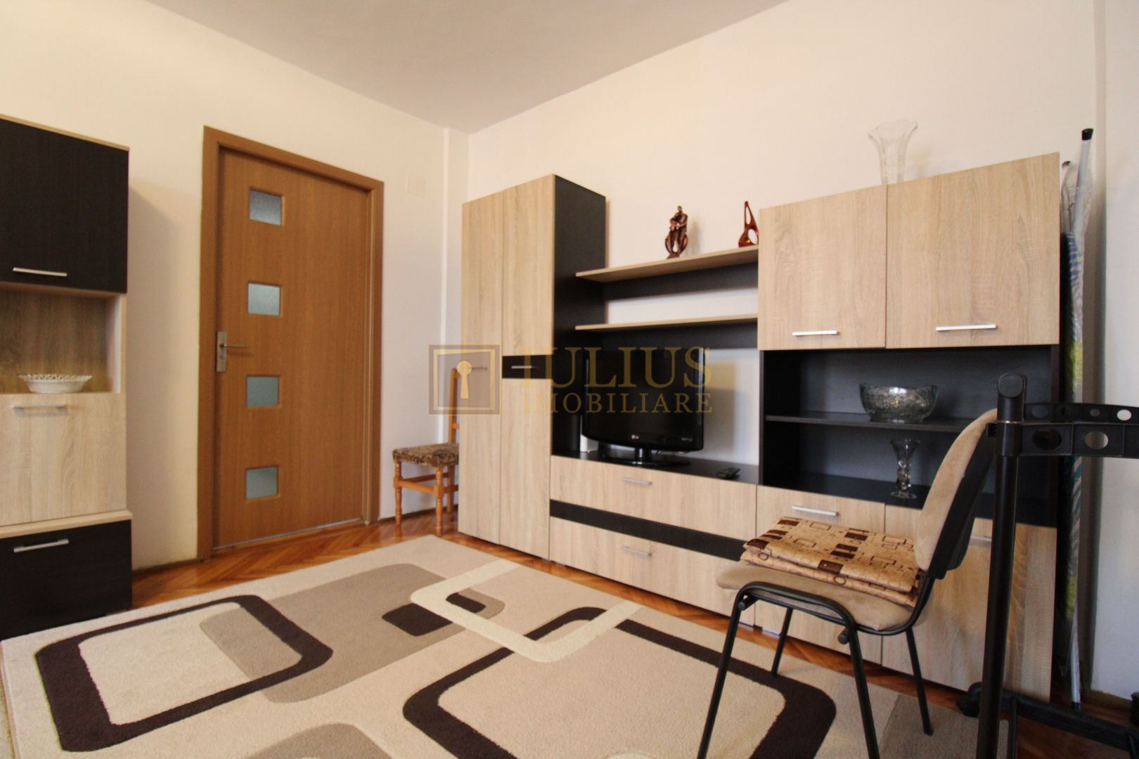 Piata Victoriei, 3 camere, centrala proprie - Poză 4