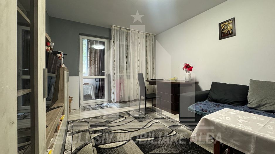 Apartament 3 camere decomandate | 67 mp | Curte | Cetate - Poză 1