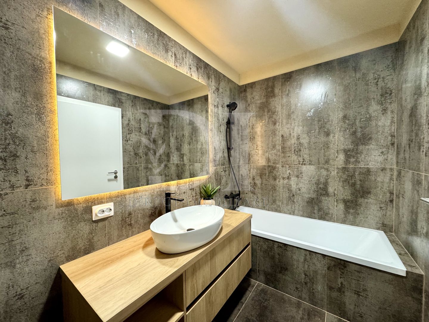 Apartament ultramodern / 3 camere / Zona Eroilor - Poză 20