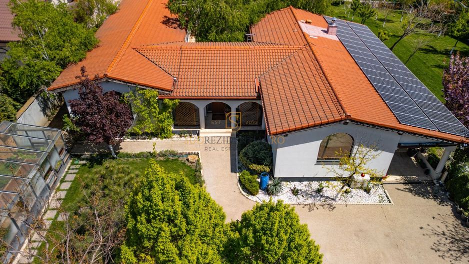 Resedinta spectaculoasa  – Vila exclusivista deschidere directa la lac - Poză 1