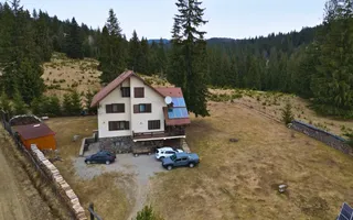 Vilă cu 10 camere P+2E+M 400 M² utili 2800 M² Teren Comandau - Poză 19