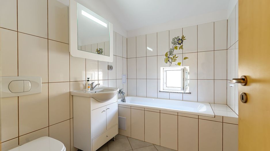 Casă frumoasă și plină de lumină. - Poză 8