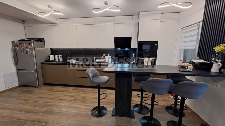 3 camere  bloc nou, 80 mp utili , balcon de 20 m - Poză 1