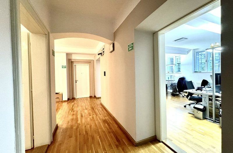 Birouri în imobil cu gradina amenajată - Poză 10