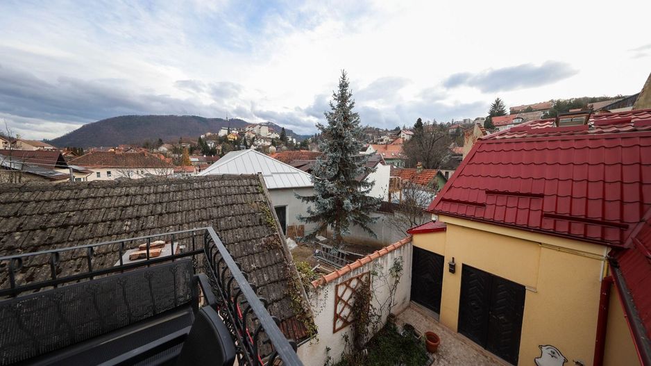 Casă deosebită de vânzare în centrul Brașovului - Poză 5