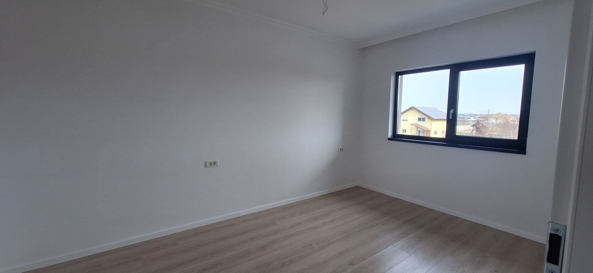 Duplex frumos cu arhitectura mediteraneana - Poză 22