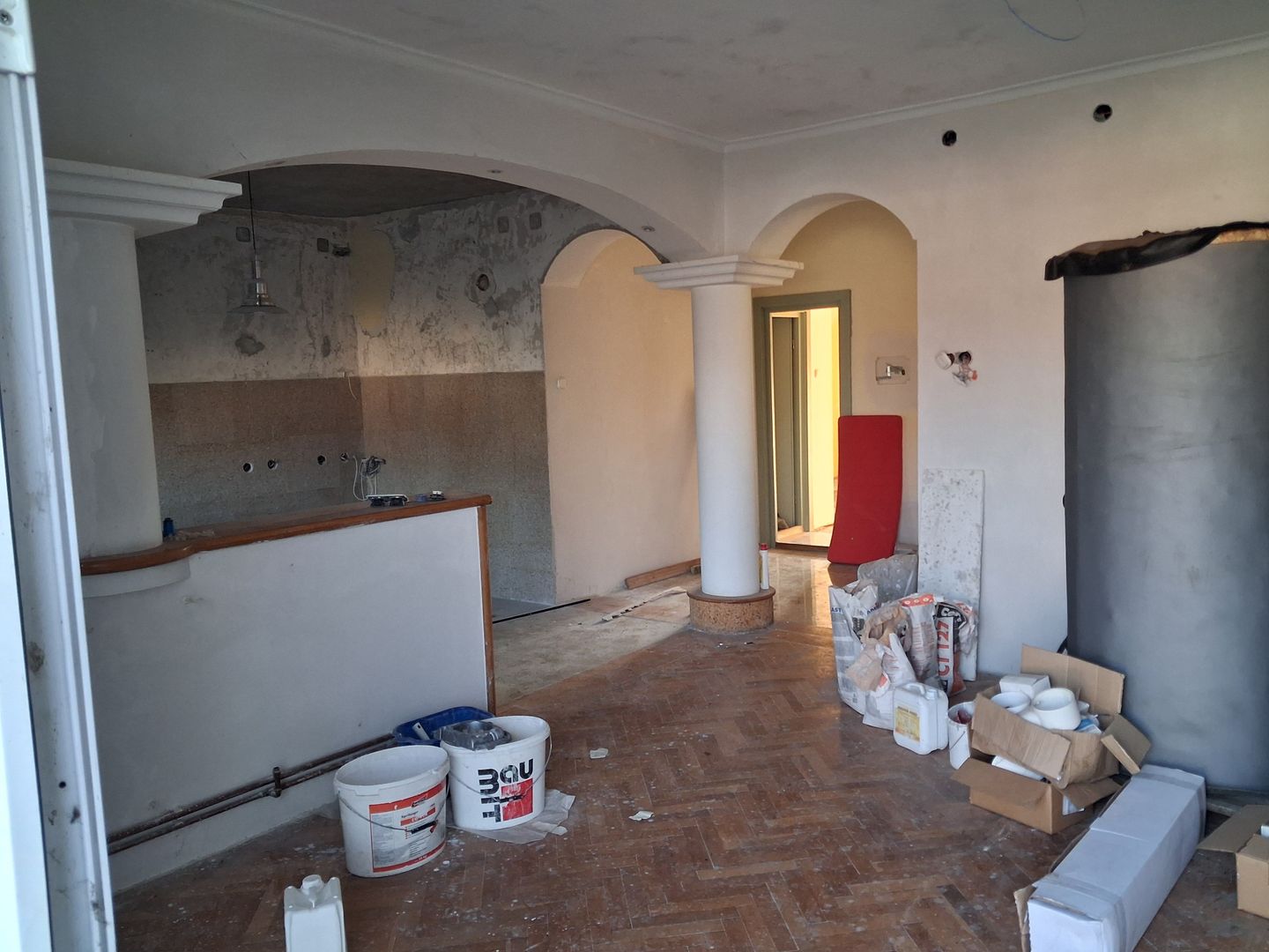 Casa RENOVATA partial 8 cam 6 ari 550mp garaj ANA IPATESCU. - Poză 14