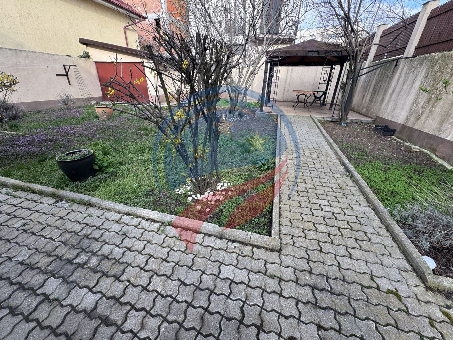 Casă p+1 formata din doua apartamente - Poză 3