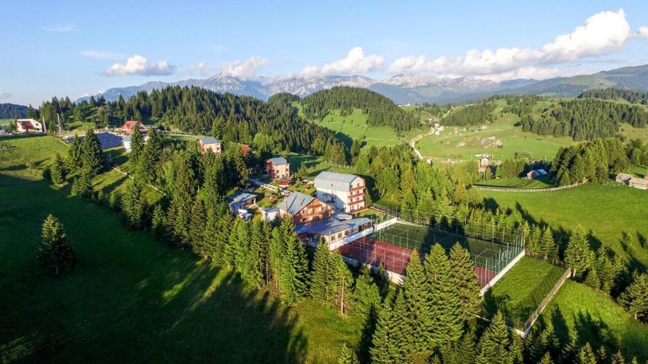 Domeniu turistic, zona pitoreasca, priveliste, aer curat, Fundata, Brasov - Poză 1