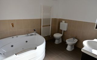 Casă / Vilă cu 4 camere de închiriat în zona Aradului - Poză 13