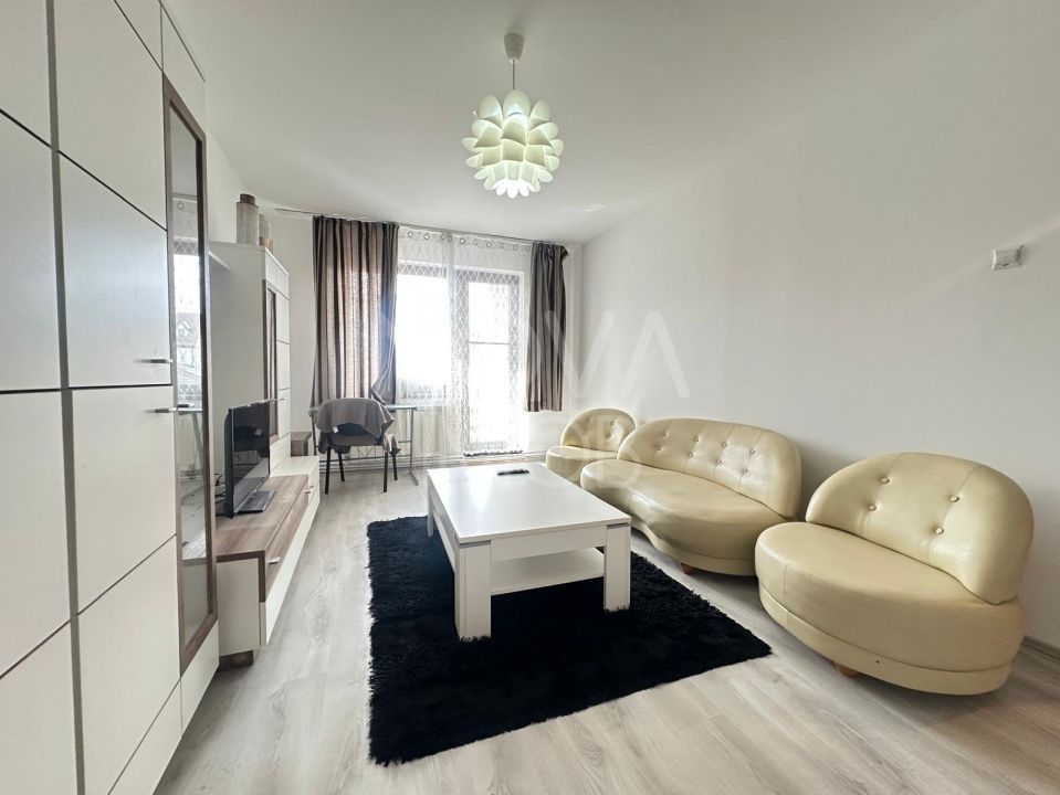 Apartament 3 camere, decomandat - Central - Poză 1