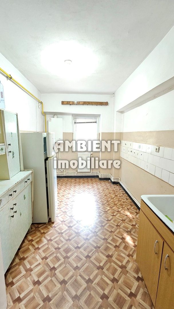 Apartament cu 3 camere si boxa, etaj 2, zona CENTRU - BIG; - Poză 2