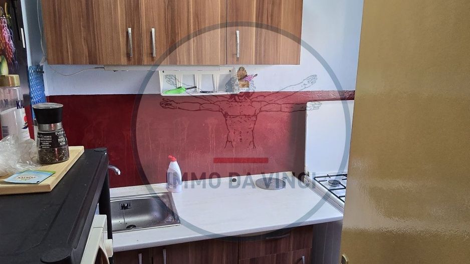 Vând garsonieră cu balcon, mobilat utilat, etaj 1, cu parcare - Poză 4