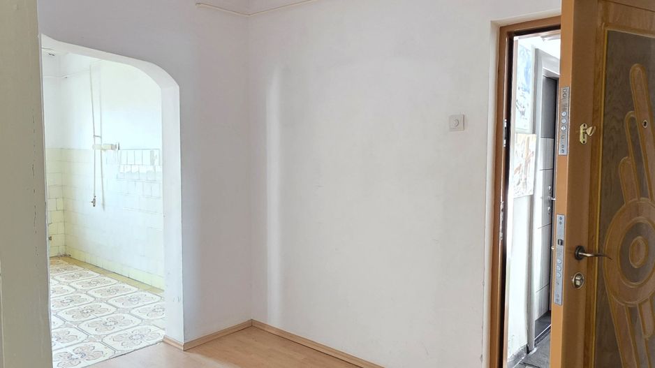 Apartament cu 2 camere, etaj 6 cu lift, VASLUI - zona CENTRU - AUROCOR; - Poză 4