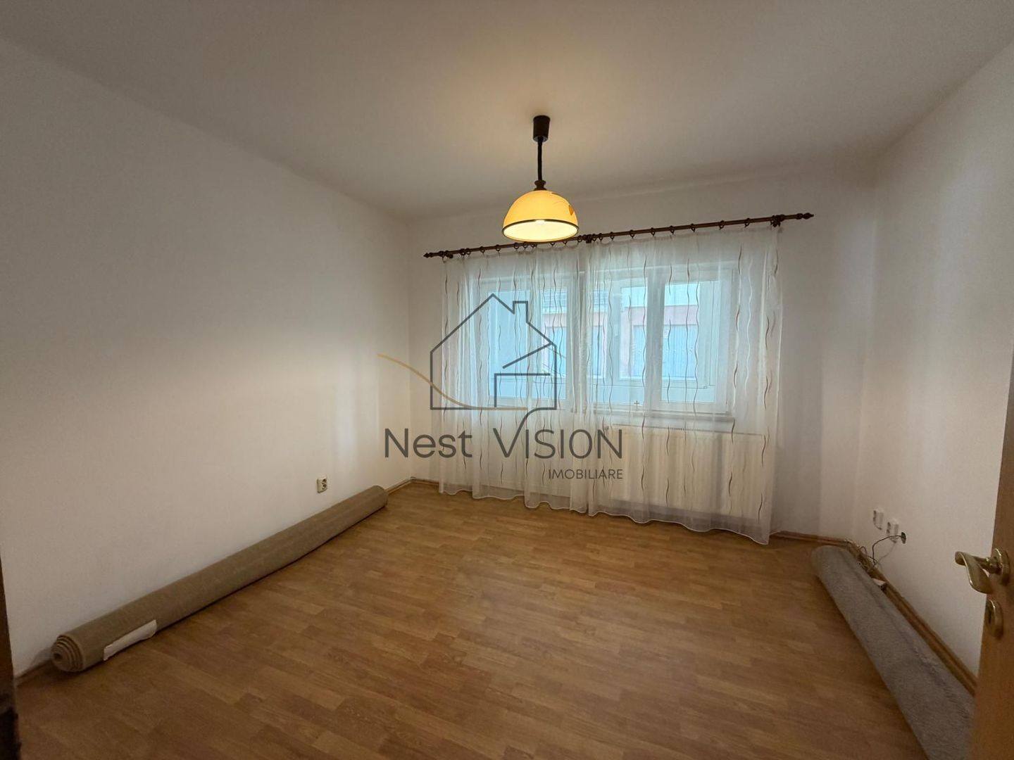Apartament spațios cu 4 camere cu garaj - zona Ștrand - Poză 10