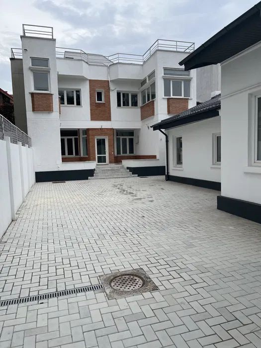 Domenii | 4 Camere +2 Camere | 2 Case | Vile | 240mp | Curte | Parcari - Poză 1