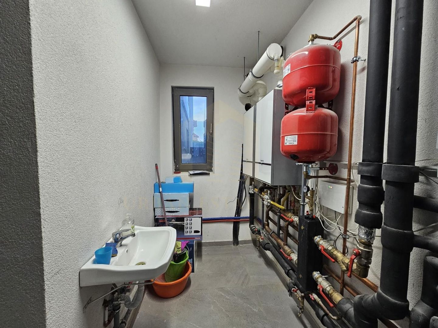 Vanzare  cladire cu 2 apartamente,  600 mp, garaje subterane, Andrei Muresanu - Poză 29