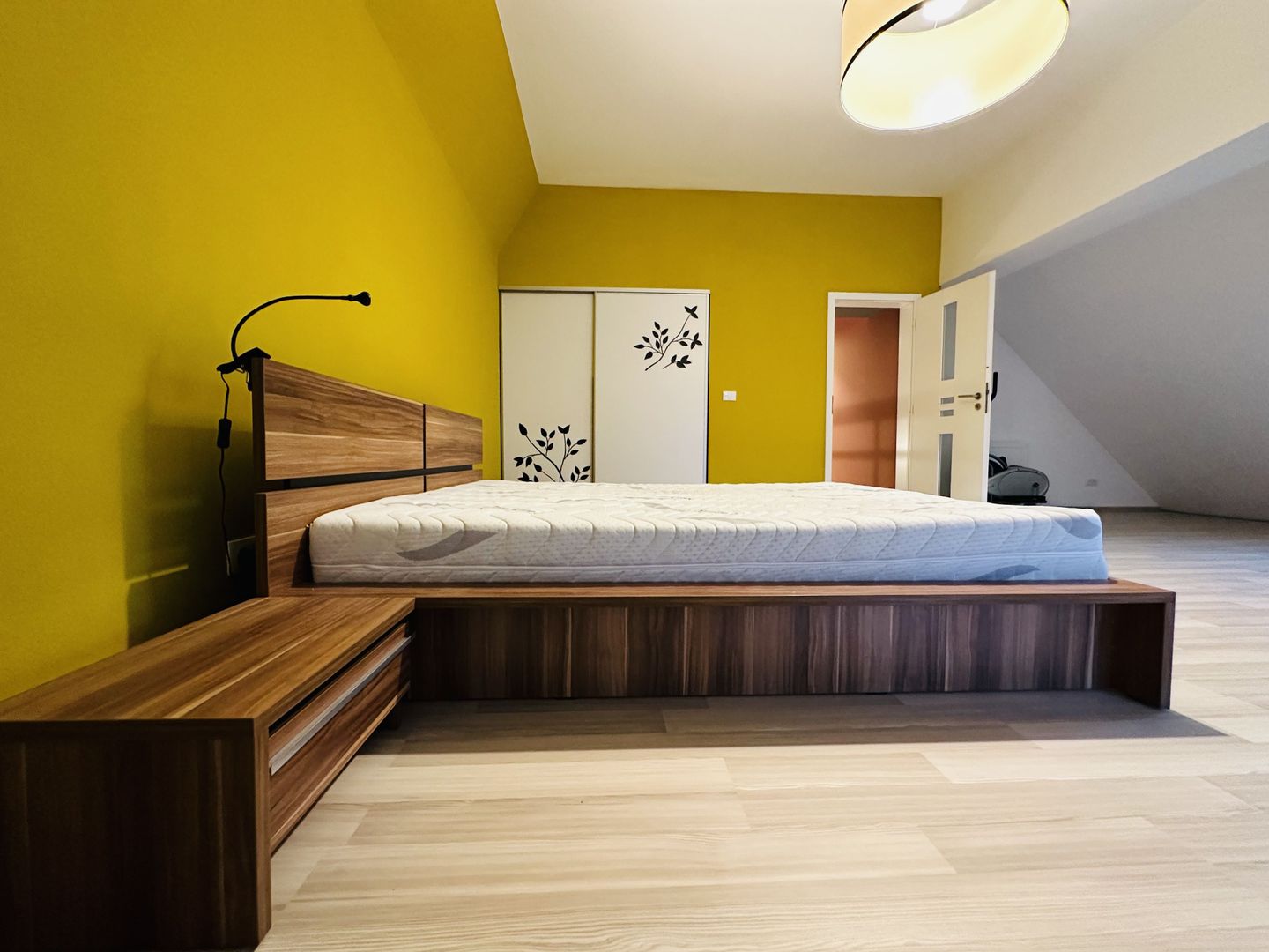 Apartament 3 camere, dispus 2 niveluri - 143 mp | Parcare privata - Poză 1