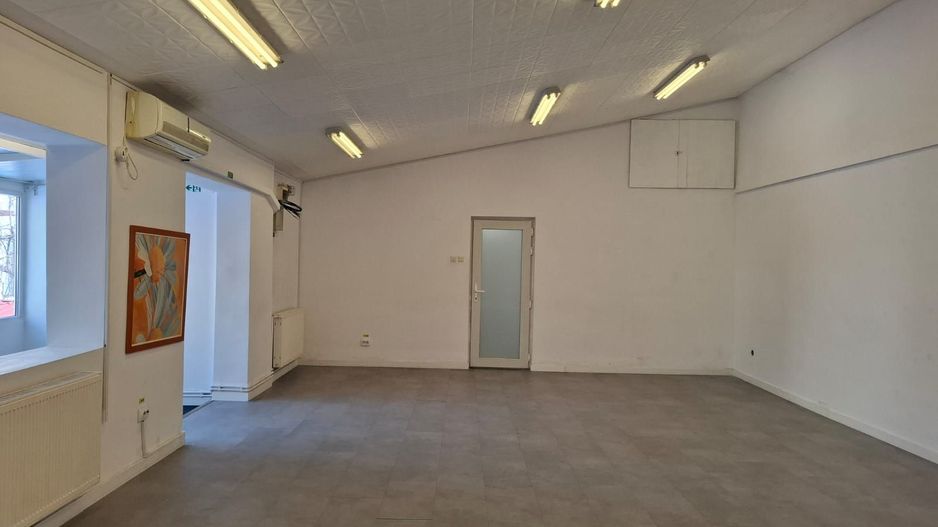 URGENT!, Titulescu, et. 1 in imobil P+1, INTRARE SEPARATA, NEGOCIABIL - Poză 1