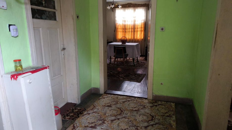 CASA DE VANZARE + ANEXE 2500 MP / PUTNA - Poză 3