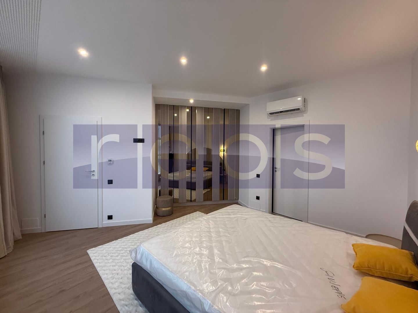 INCHIRIERE 4 CAMERE | ONE NORTH LOFT | MOBILAT SI UTILAT LUX | LOC PARCARE | - Poză 19