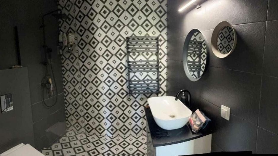 Unic! Apartament 5 camera si curte de 210 mp, central - Poză 12